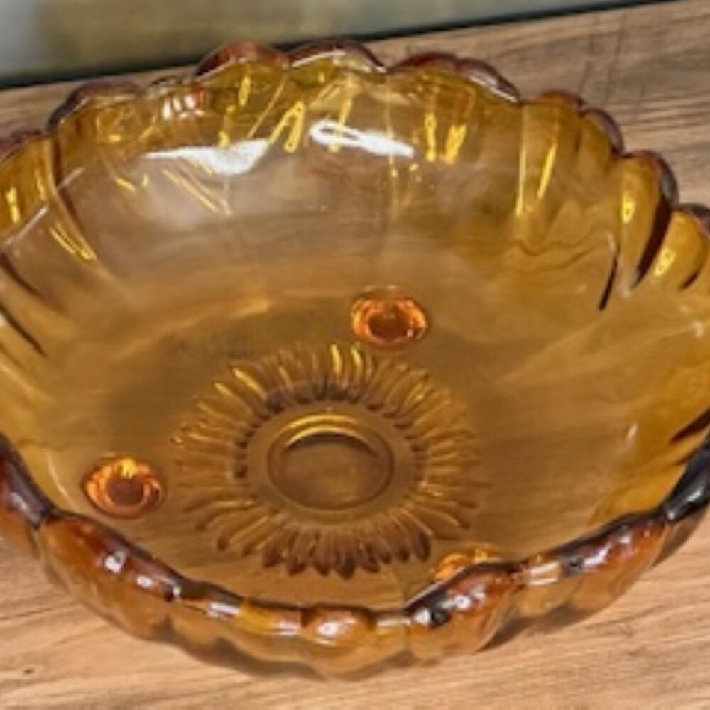 Vintage Amber Glass Serving Bowl – Scalloped Edge Sunburst Pattern Retro Dining